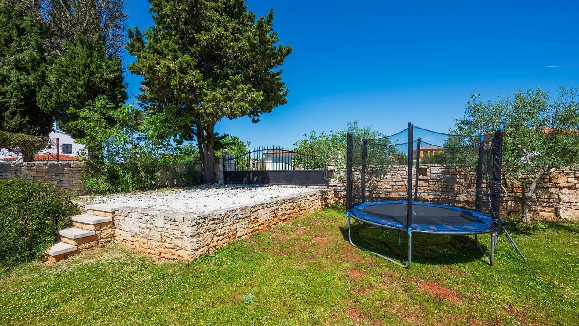 Cozy Home In Vodnjan With Wifi Hébergement de vacances